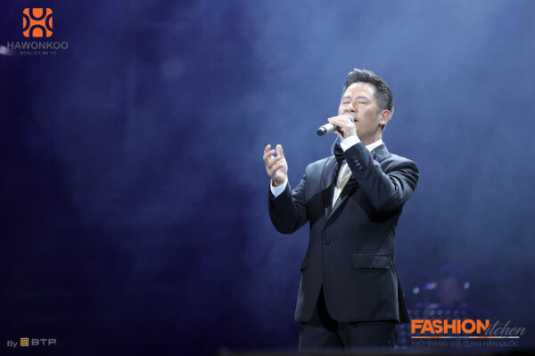  Ca sĩ Bằng Kiều biểu diễn trong live concert 
